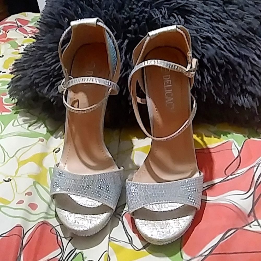 DELICACY SHOES SIZES 7